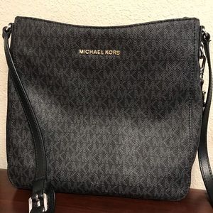 Micheal Kors  Signature Cross-Body Bag